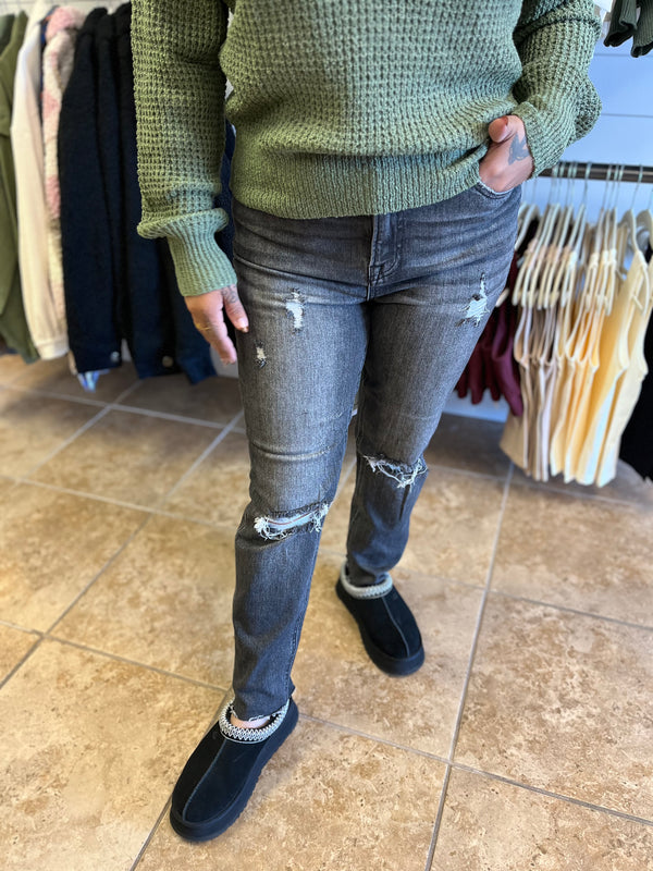 Get ready to rock that casual cool look in our Baylee Jeans by Risen! With high rise and distressed details, these relaxed fit skinny jeans scream effortless style. Perfect for any occasion, these jeans will be your new go-to for a playful, edgy look. Zipper and button closure. Front and back pockets. Fray bottoms.